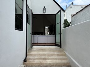 1284 S Orange, Los Angeles CA 90019