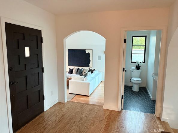 1284 S Orange, Los Angeles CA 90019