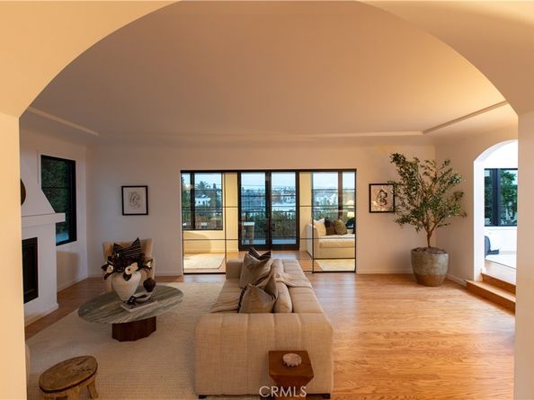 1284 S Orange, Los Angeles CA 90019