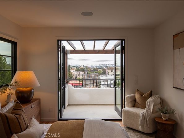 1284 S Orange, Los Angeles CA 90019