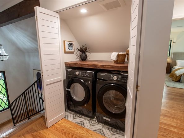 1284 S Orange, Los Angeles CA 90019