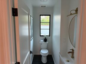 1284 S Orange, Los Angeles CA 90019