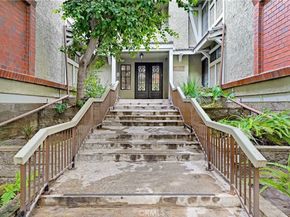 18324 Clark 119, Tarzana CA 91356