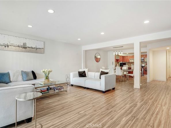 18324 Clark 119, Tarzana CA 91356