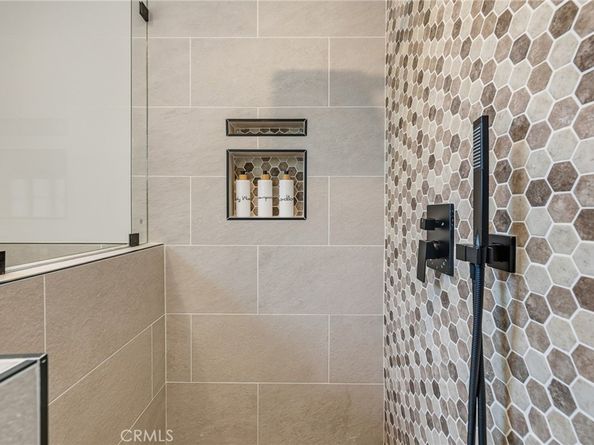 9233 Swinton Avenue, North Hills CA 91343