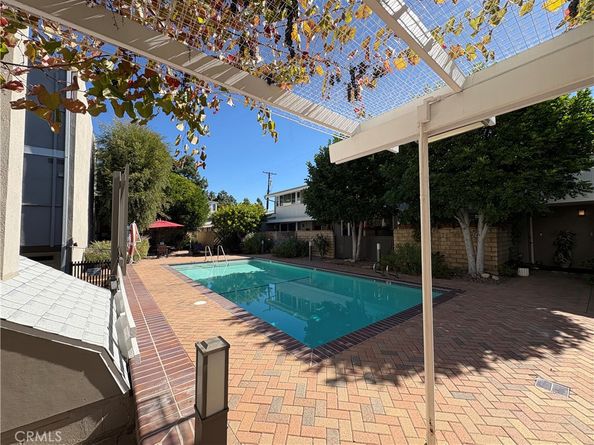 4256 W Kling Street, Burbank CA 91505
