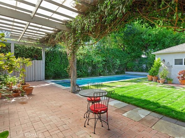 12139 Hollyglen Place, Studio City CA 91604