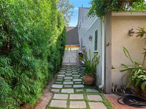 12139 Hollyglen Place, Studio City CA 91604