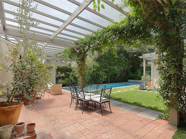 12139 Hollyglen Place, Studio City CA 91604