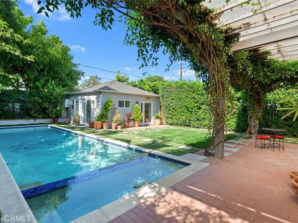 12139 Hollyglen Place, Studio City CA 91604