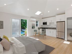 12139 Hollyglen Place, Studio City CA 91604