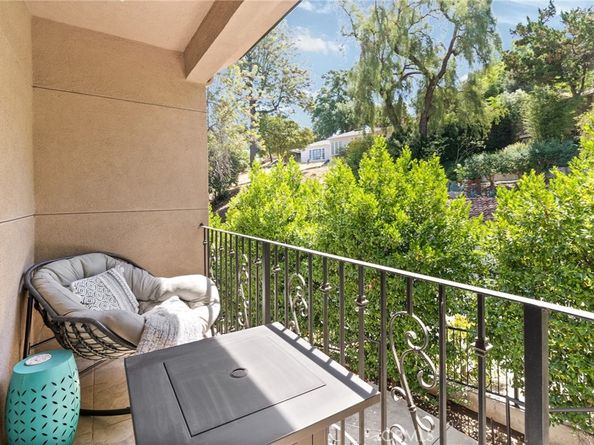 11145 Sunshine Terrace 101, Studio City CA 91604