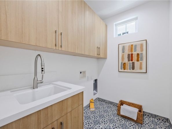 2420 Ives Lane B, Redondo Beach CA 90278