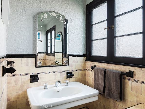 7 37th Place, Long Beach CA 90803