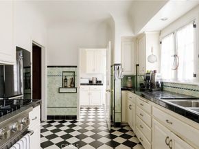 7 37th Place, Long Beach CA 90803