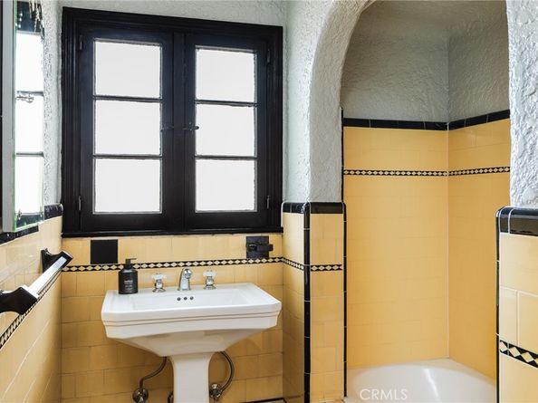 7 37th Place, Long Beach CA 90803