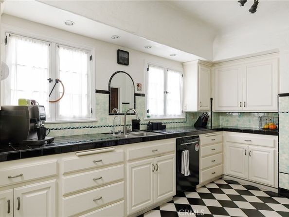 7 37th Place, Long Beach CA 90803