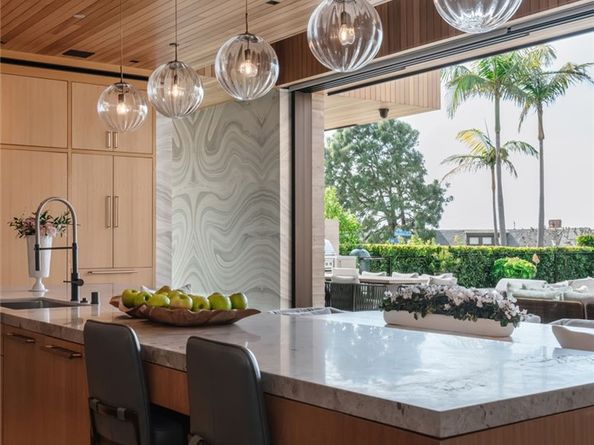 100 N Dianthus Street, Manhattan Beach CA 90266