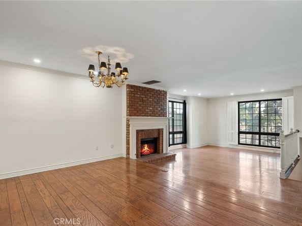 18100 Burbank 14, Tarzana CA 91356