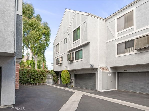 18100 Burbank 14, Tarzana CA 91356