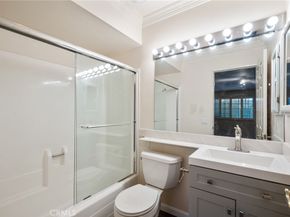 18100 Burbank 14, Tarzana CA 91356