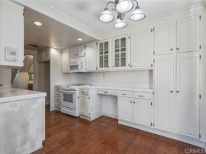 18100 Burbank 14, Tarzana CA 91356