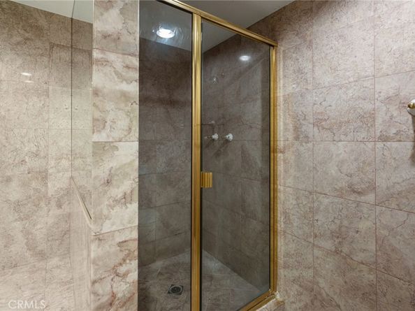 18100 Burbank 14, Tarzana CA 91356