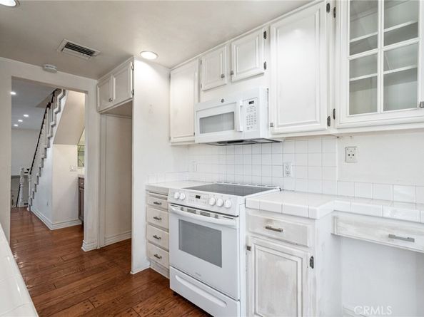18100 Burbank 14, Tarzana CA 91356