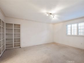 18100 Burbank 14, Tarzana CA 91356