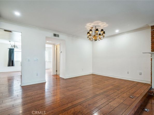 18100 Burbank 14, Tarzana CA 91356