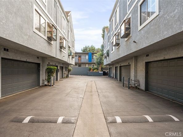 18100 Burbank 14, Tarzana CA 91356