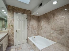18100 Burbank 14, Tarzana CA 91356