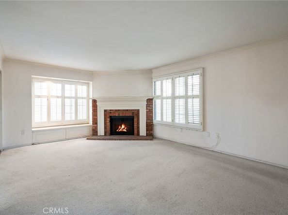 18100 Burbank 14, Tarzana CA 91356