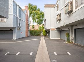 18100 Burbank 14, Tarzana CA 91356