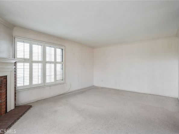 18100 Burbank 14, Tarzana CA 91356