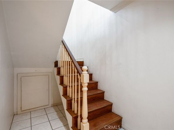 18100 Burbank 14, Tarzana CA 91356