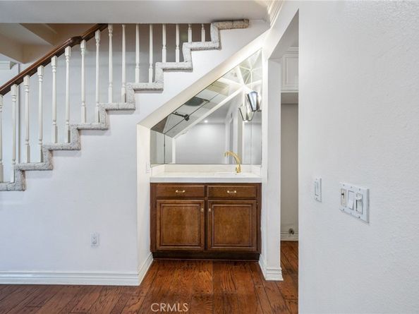 18100 Burbank 14, Tarzana CA 91356