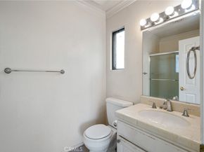 18100 Burbank 14, Tarzana CA 91356