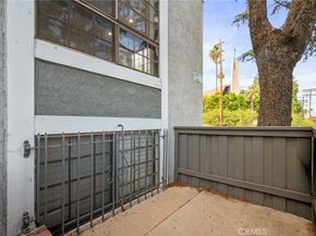 18100 Burbank 14, Tarzana CA 91356