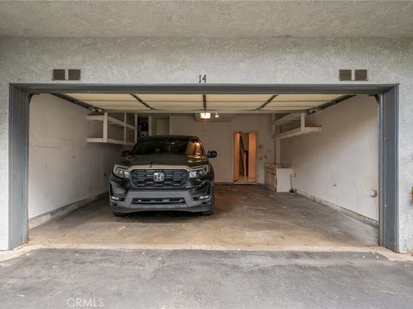 18100 Burbank 14, Tarzana CA 91356