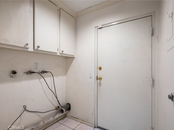 18100 Burbank 14, Tarzana CA 91356