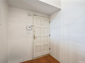 18100 Burbank 14, Tarzana CA 91356