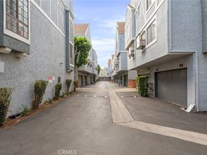 18100 Burbank 14, Tarzana CA 91356