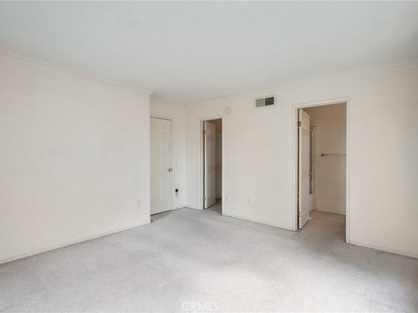 18100 Burbank 14, Tarzana CA 91356