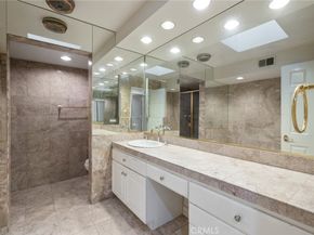 18100 Burbank 14, Tarzana CA 91356