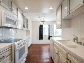 18100 Burbank 14, Tarzana CA 91356