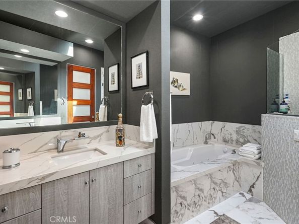 2002 Carnegie Lane A, Redondo Beach CA 90278