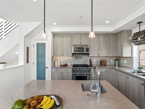 2002 Carnegie Lane A, Redondo Beach CA 90278