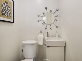 1110 Queen Anne, Los Angeles CA 90019