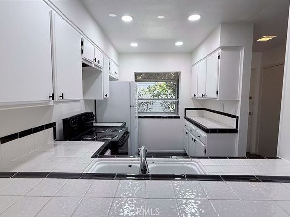 25391 Pine Creek Lane, Wilmington CA 90744